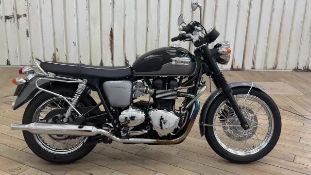 ＴＲＩＵＭＰＨ ボンネビルＴ１００ ＥＴＣ ｓｉｘｔｙ８本革サイドバッグ サイドバッグステー エンジンガード ＵＳＢ  センタースタンド｜ＣＨＡＭＰＩＯＮ７６ 名古屋昭和橋店｜新車・中古バイクなら【グーバイク】