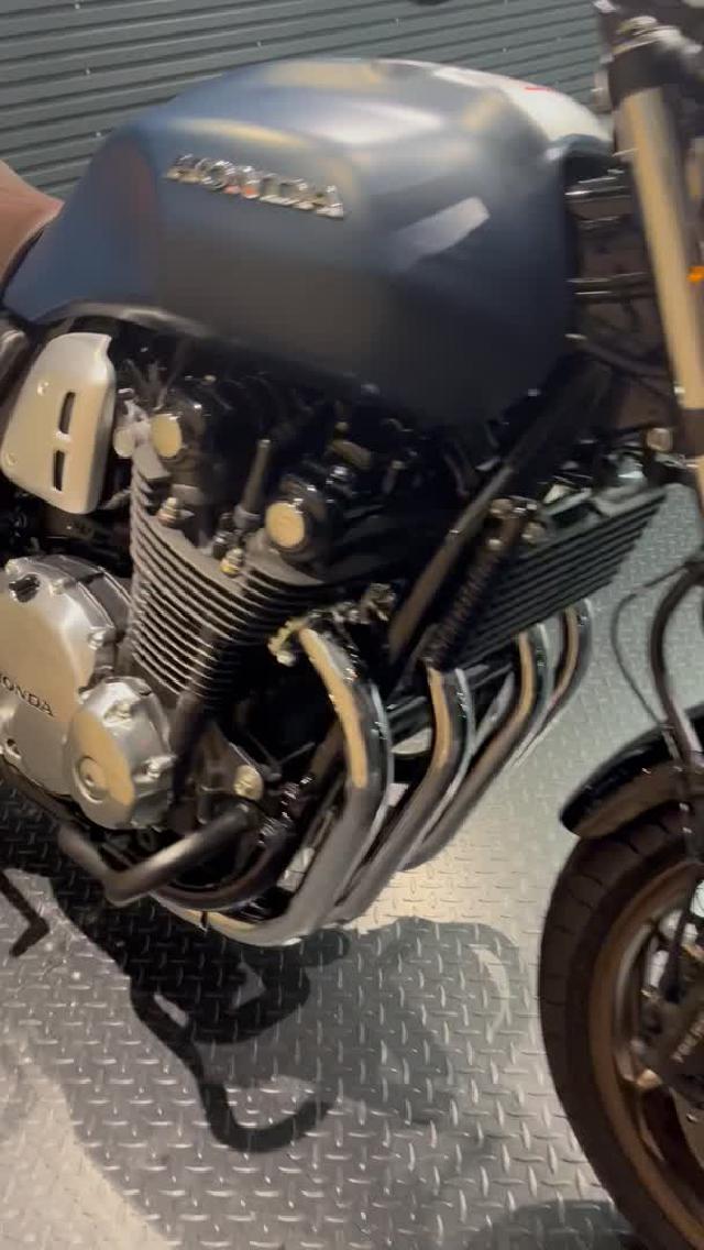 ホンダ ＣＢ１１００ＲＳ ファイナルエディション エンジンガード装備