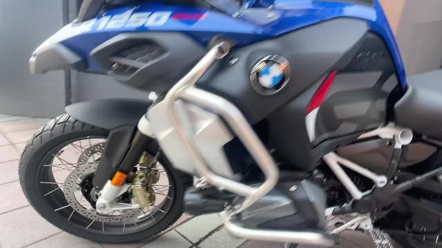 ＢＭＷ Ｒ１２５０ＧＳ Ａｄｖｅｎｔｕｒｅ ２０２４年モデル プレミアムスタンダード シートヒーター グリップヒーター クルコン｜ＢＭＷ  Ｍｏｔｏｒｒａｄ Ｎａｇｏｙａ－Ｍｅｉｔｏ｜新車・中古バイクなら【グーバイク】