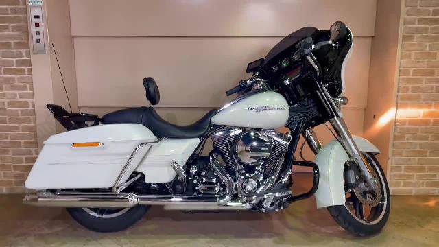 ＨＡＲＬＥＹ－ＤＡＶＩＤＳＯＮ ＦＬＨＸＳ ストリートグライドスペシャル ２０１５年モデル ＥＴＣ ナビゲーション バックレスト リアラック｜ ハーレーダビッドソン バルコム広島｜新車・中古バイクなら【グーバイク】