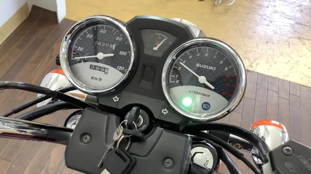 スズキ ＧＮ１２５－２Ｆ 社外グリップ ／ リアボックス装備｜バイク王 前橋インター店｜新車・中古バイクなら【グーバイク】