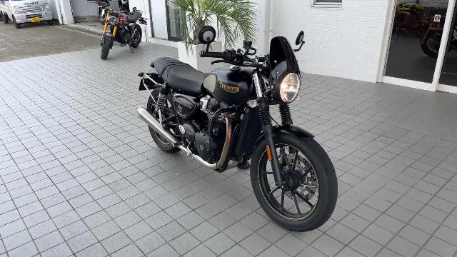 ＴＲＩＵＭＰＨ ストリートツイン ゴールドライン／マットサファイアブラック 厳選下取中古車 グリップヒーター・ドラレコ他オプション多数装着｜トライアンフ 水戸｜新車・中古バイクなら【グーバイク】