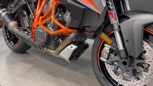 ＫＴＭ １２９０スーパーデュークＧＴ 純正サイドパニア ＳＷ