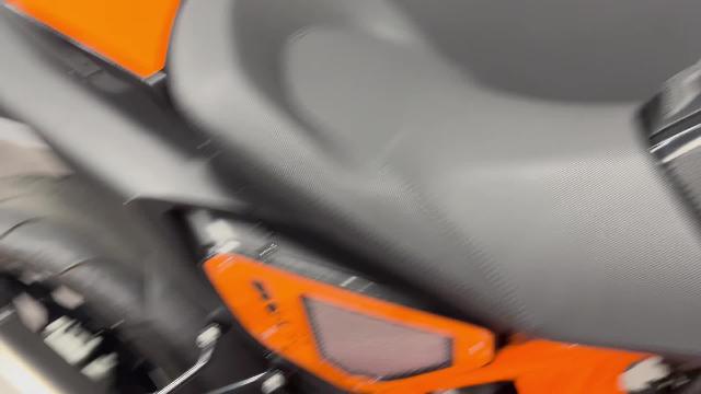 ＫＴＭ ６９０デューク アクラポビッチマフラー バーエンドミラー