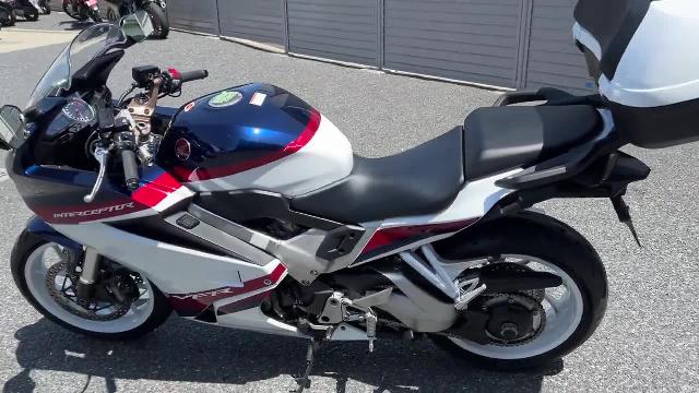 ホンダ ＶＦＲ８００Ｆ インターセプターカラー純正ＯＰ・パニアケース３点セット付 ５７２３２｜（有）ＴＯＷＮＳ ｜新車・中古バイクなら【グーバイク】