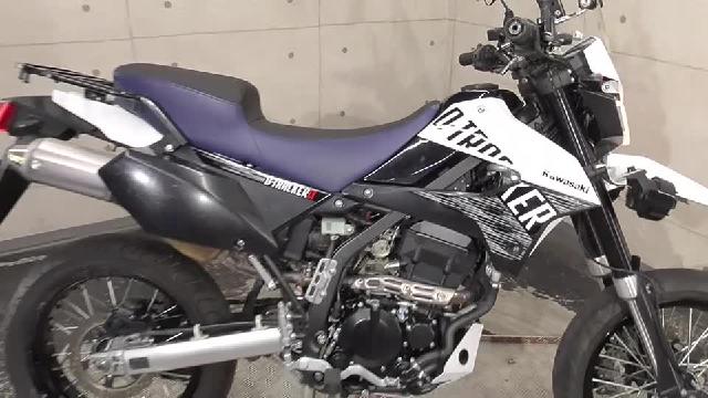 カワサキ ＤトラッカーＸ ＬＸ２５０Ｖ スクリーン ＰＩＡＡフォグランプ カスタムシート リアキャリア アンダーガード  ５７５５４｜リバースオート八王子｜新車・中古バイクなら【グーバイク】