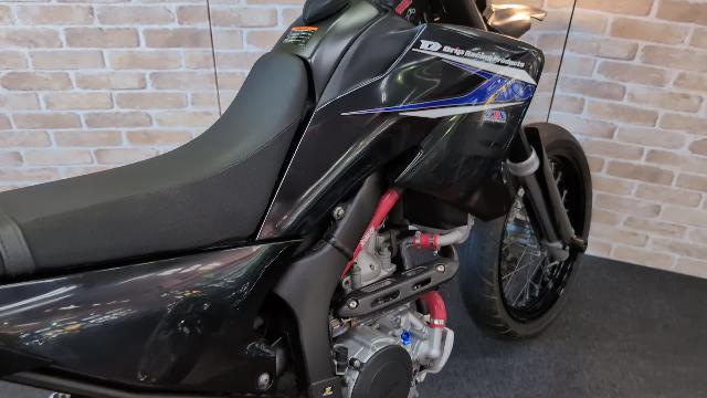 ヤマハ ＷＲ２５０Ｘ ＨＩＴＭＡＮマフラー ハンドガード テーパーハンドル ＤＲＣラジエターホース 前後アクスルスライダー  フェンダーレス｜天神川ファクトリー｜新車・中古バイクなら【グーバイク】