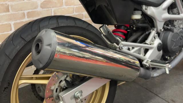 ホンダ ＶＴＲ２５０ ハリケーンハンドル 軽量Ｖツインエンジン搭載 ネイキッド インジェクション  ゴールドホイール｜天神川ファクトリー｜新車・中古バイクなら【グーバイク】