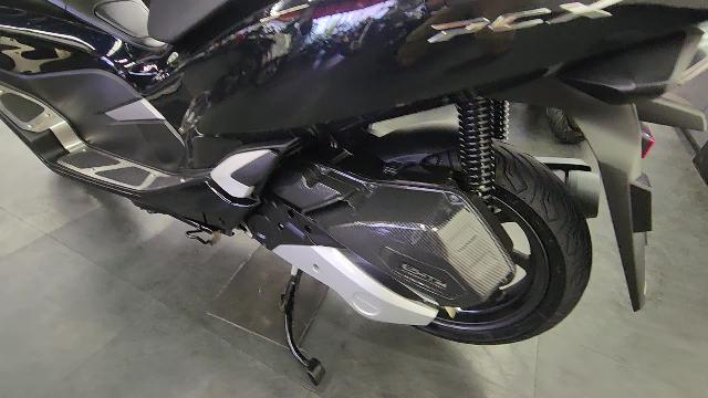 ホンダ ＰＣＸ ＪＦ８１ ２０１８年モデル バックレスト ロングスクリーン ステップボードカスタム｜バイクショップ ロミオ 神戸北店 （株）ＲＥＡＬ  ＥＹＥＳ｜新車・中古バイクなら【グーバイク】