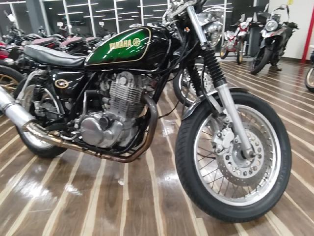 ヤマハ ＳＲ４００ ＯＶＥＲレーシングマフラー スワローハンドル キック始動 キャブレター ｜株式会社エナジーモータースタイル東大阪店｜新車・中古バイクなら【グーバイク】