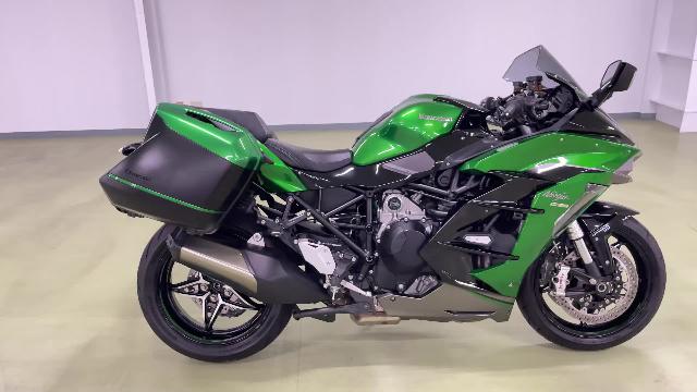 カワサキ Ｎｉｎｊａ Ｈ２ ＳＸ ＳＥ＋ パニアケース エンジン