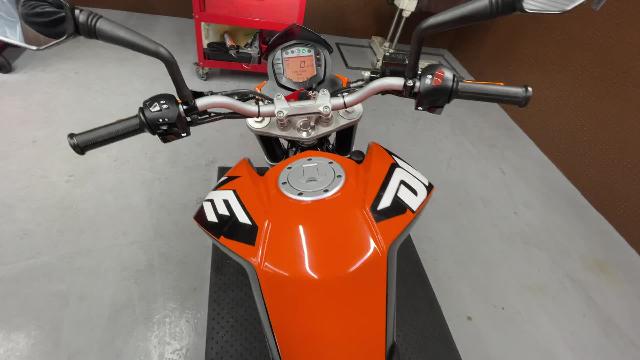 ＫＴＭ １２５デューク ＳＣプロジェクト製マフラー／ＬＥＤライト装備