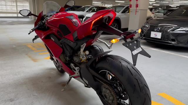 ＤＵＣＡＴＩ パニガーレＶ４ ＥＴＣ ＣＮＣＲａｃｉｎｇカーボンサブフレームカバー ＡＥＬＬＡタンクカバー  ｄｅＬＩＧＨＴラジエターガード｜ＣＨＡＭＰＩＯＮ７６ 神戸大蔵谷店｜新車・中古バイクなら【グーバイク】