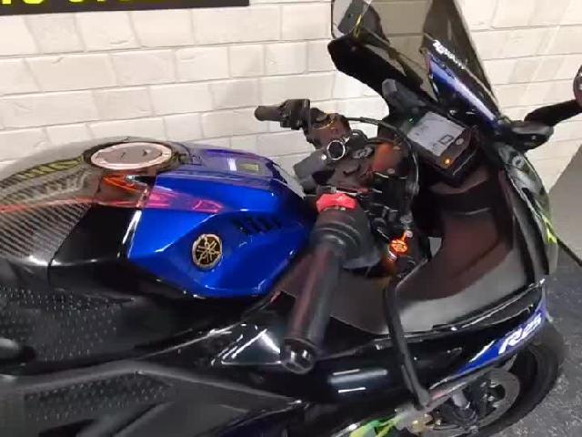 ヤマハ ＹＺＦ－Ｒ２５ ２０２０年モンスターエナジーモデル ゼログラスクリーン ギルドフェンレス  カーボンインナーＲフェンタンクカバー｜(株)ミスターバイクヤマベ ３号線店｜新車・中古バイクなら【グーバイク】